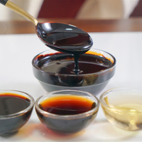Liquide de couleur caramel