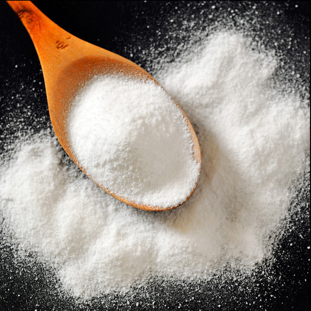 Bicarbonate de sodium inodore en cristal blanc dans la transformation des aliments