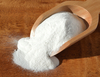Bicarbonate de sodium inodore en cristal blanc dans la transformation des aliments